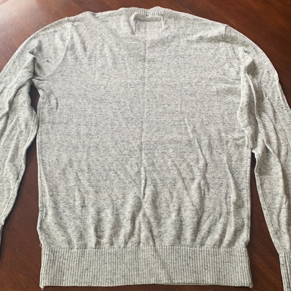 Like new Hollister Heather gray sweater - Picture 4 of 4